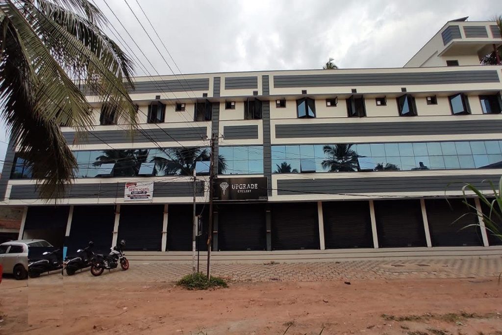 dreams hostel forum mall maradu